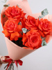 БУКЕТ ИЗ СТОЙКОЙ АЛОЙ ФРАНЦУЗСКОЙ РОЗЫ И ЭВКАЛИПТА